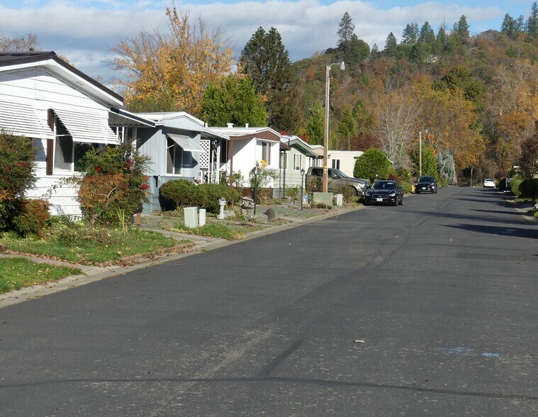 Primary Photo Of 515 E Main St, Rogue River Manufactured Housing Mobile Home Park For Sale