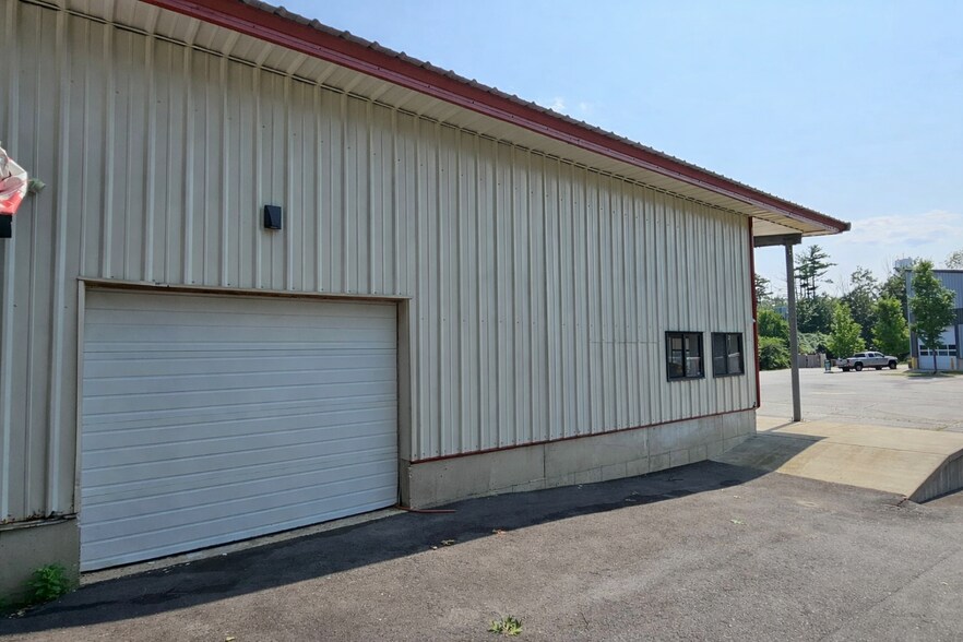 More Photos Of 21 Ranger Dr, Kittery Light Distribution For Sale