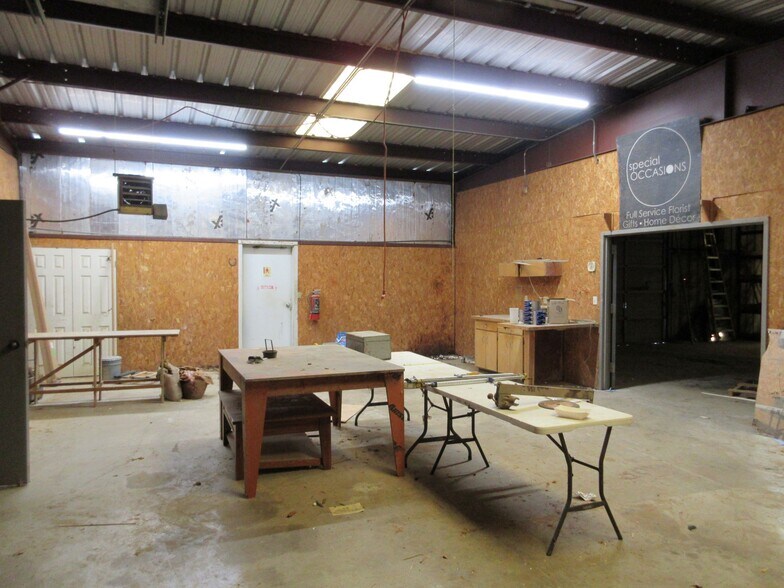 More Photos Of 224 E Cottage St, Sherman Warehouse For Sale