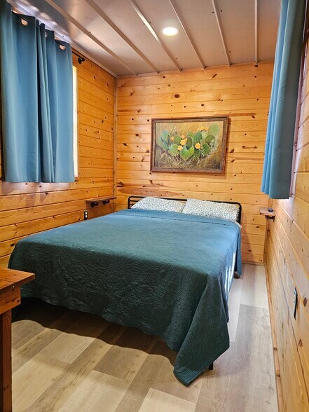 More Photos Of 560 Mountain Dr, Lakehills Specialty For Sale