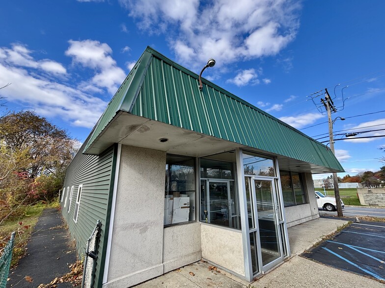 More Photos Of 200 Northern Dr, Troy Medical For Sale