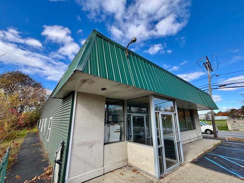 More Photos Of 200 Northern Dr, Troy Medical For Sale