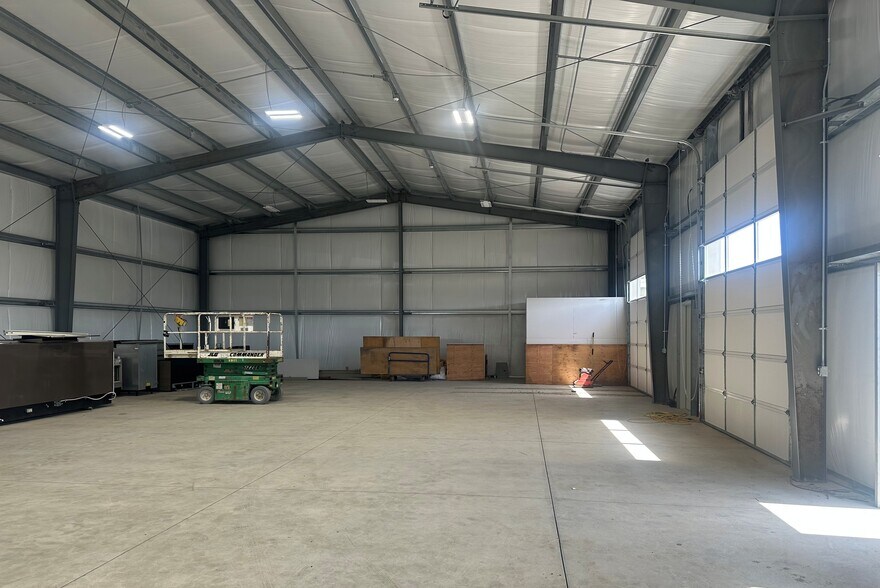 More Photos Of 30003 Federal Ln, Eugene Warehouse For Lease