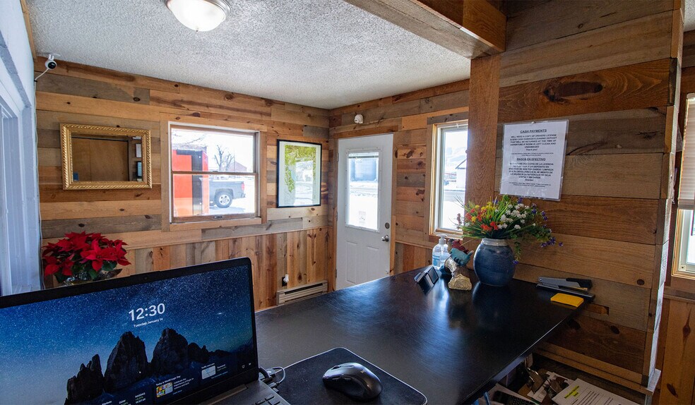 More Photos Of 412 N Front St, Townsend Hotel For Sale