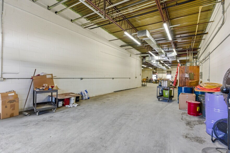 More Photos Of 77 Industrial Park Rd, Vernon Warehouse For Lease
