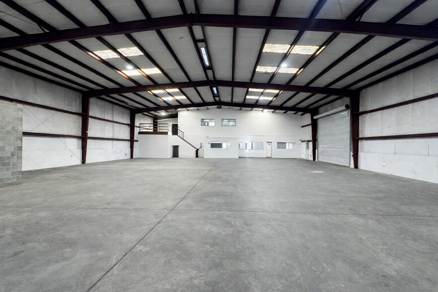 More Photos Of 220 Recker Hwy, Auburndale Warehouse For Lease