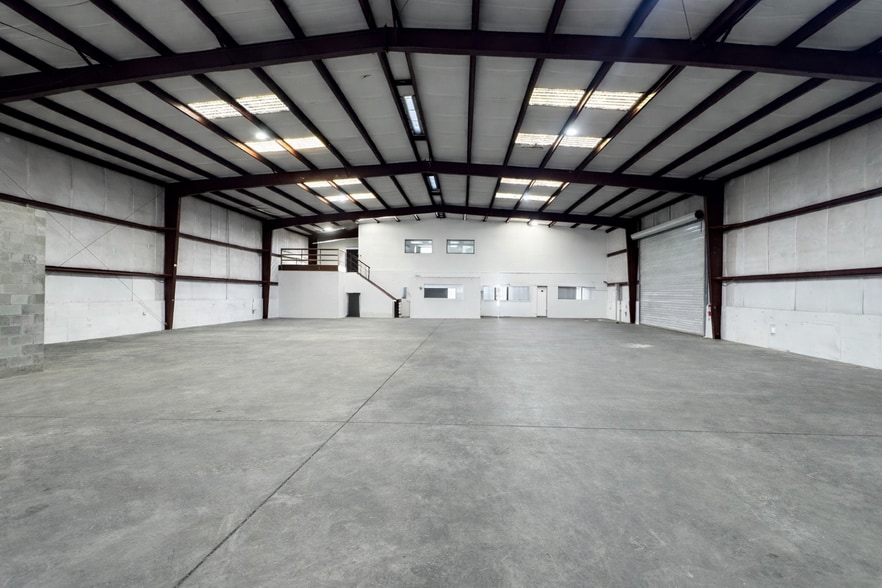 More Photos Of 220 Recker Hwy, Auburndale Warehouse For Lease