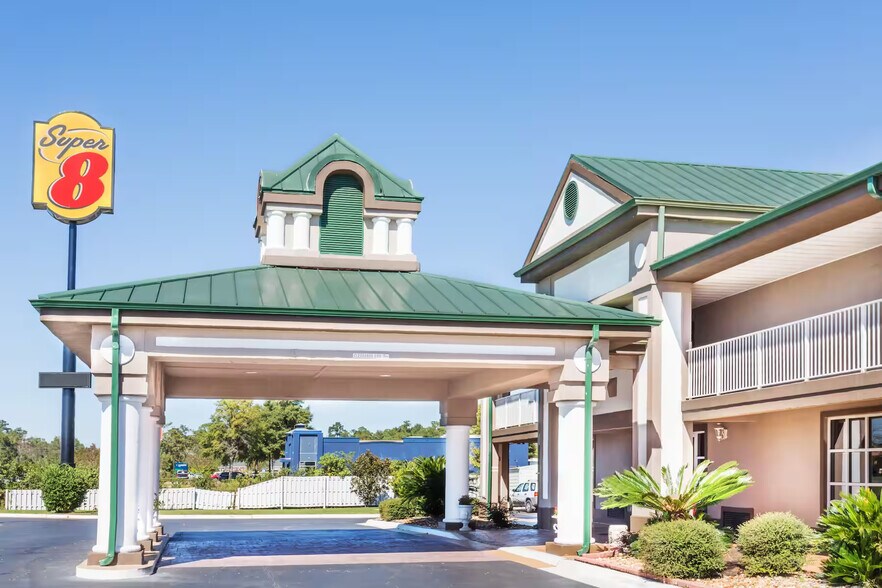 Primary Photo Of 2226 Highway 71, Marianna Hotel For Sale