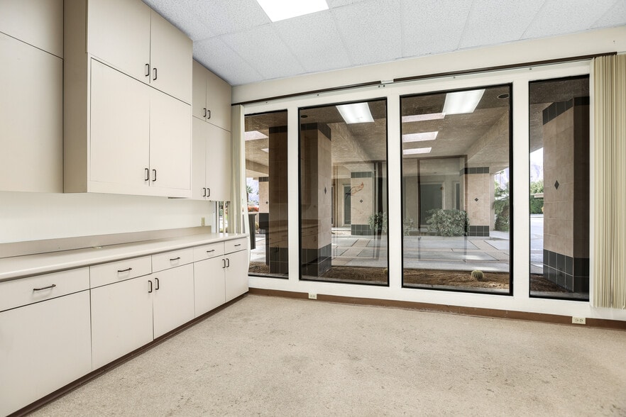 More Photos Of 2100 E Tahquitz Canyon Way, Palm Springs Medical For Lease