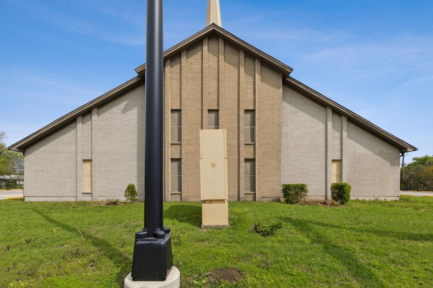 More Photos Of 1919 S Collins St, Arlington Religious Facility For Sale
