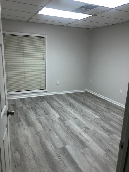 More Photos Of 875 Old Roswell Rd, Roswell Office For Sale