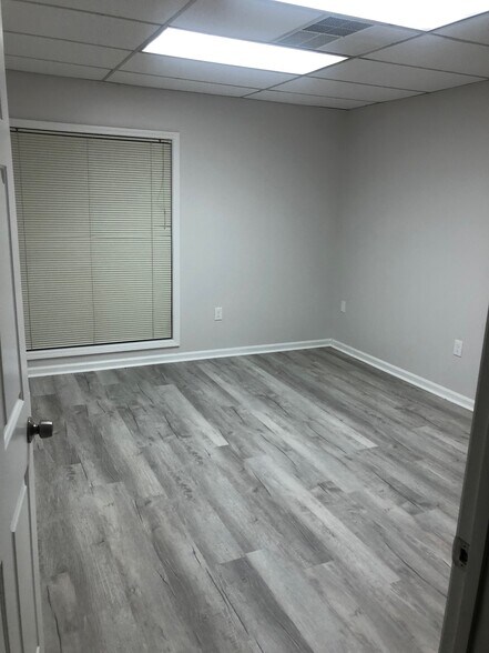 More Photos Of 875 Old Roswell Rd, Roswell Office For Sale