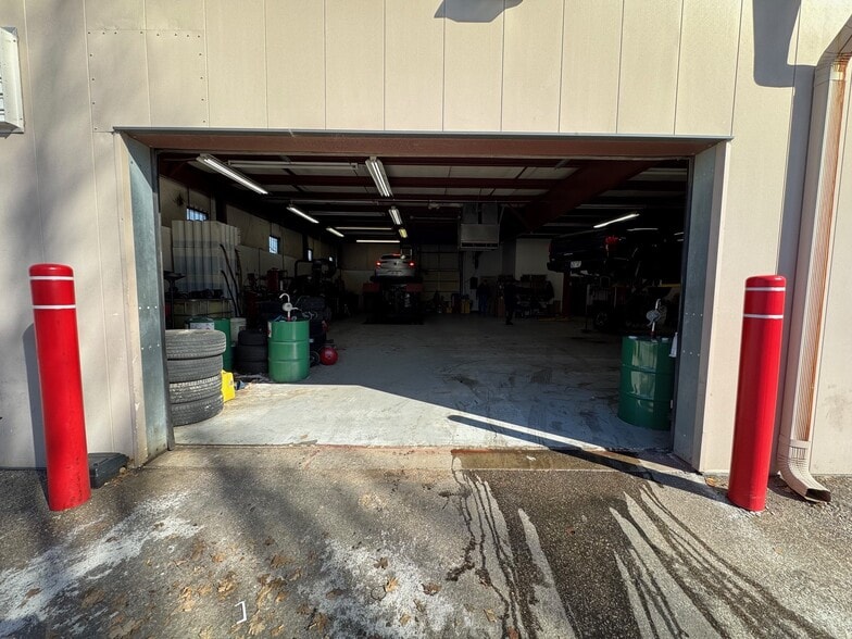 More Photos Of 6801 Hedge Lane Ter, Shawnee Showroom For Sale