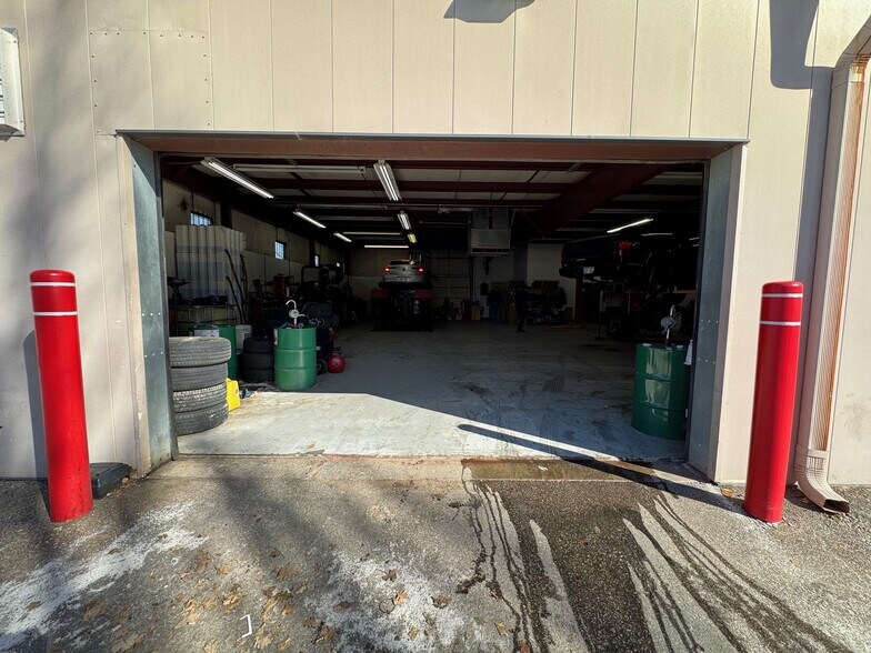 More Photos Of 6801 Hedge Lane Ter, Shawnee Showroom For Sale