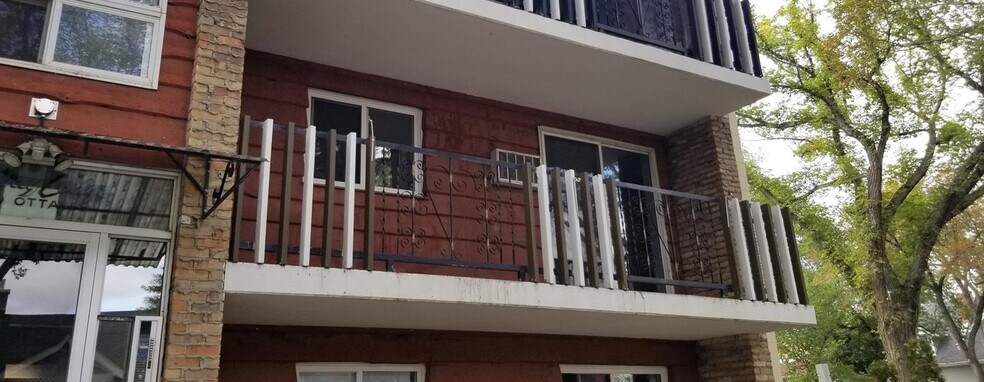 More Photos Of 2010 Ottawa St, Regina Apartments For Sale