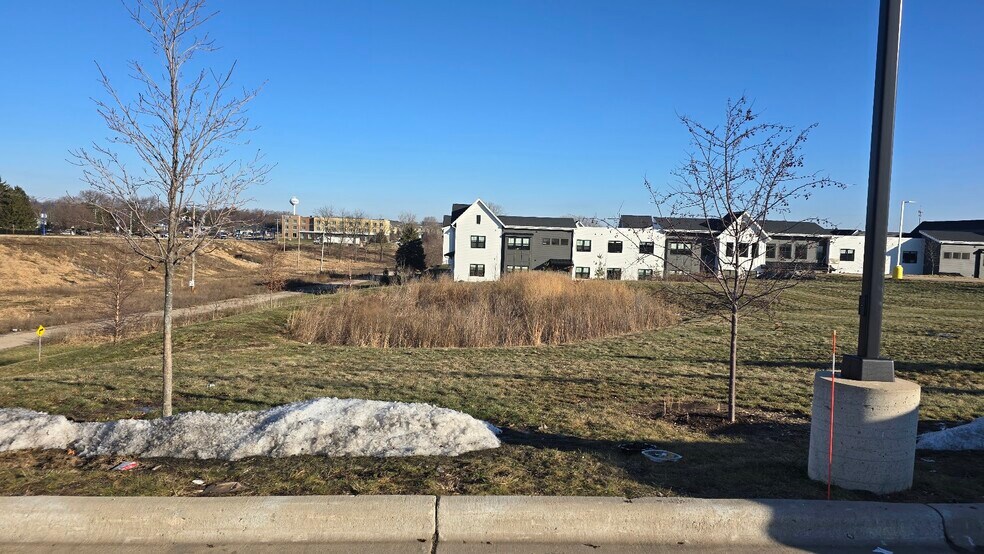 More Photos Of 147 West End Cir, Verona Freestanding For Lease