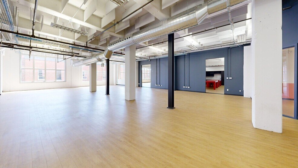 More Photos Of 4760 Rue Acorn, Montréal Research And Development For Lease
