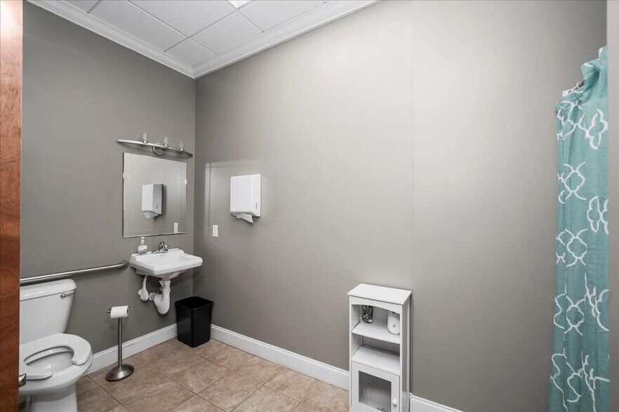 More Photos Of 6535 Shiloh Rd, Alpharetta Light Distribution For Sale
