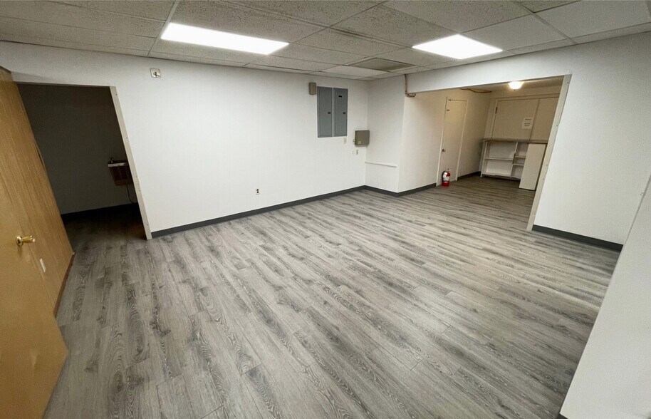 More Photos Of 3212 Brambleton Ave, Roanoke Storefront Retail Office For Lease