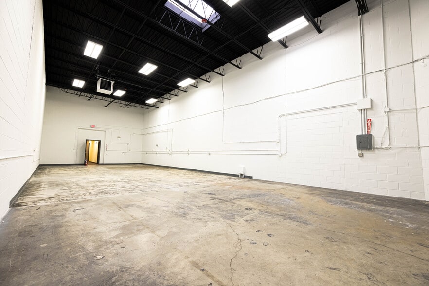 More Photos Of 335-367 Remington Blvd, Bolingbrook Light Manufacturing For Lease