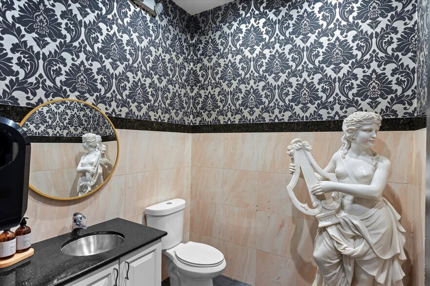 More Photos Of 6310-6312 Cermak Rd, Berwyn Restaurant For Sale