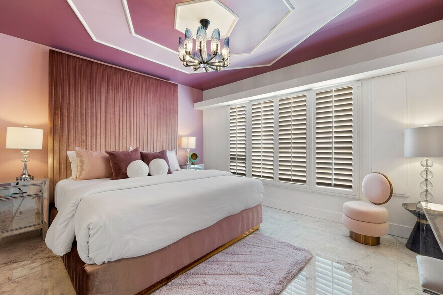 More Photos Of 120 W Vereda Sur, Palm Springs Hotel For Sale