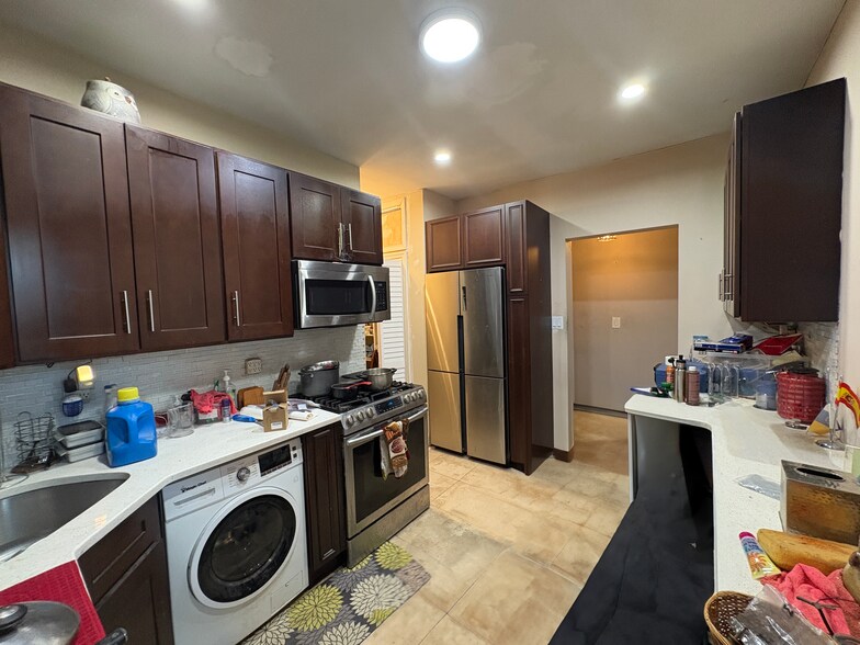 More Photos Of 7951 Myrtle Ave, Glendale Storefront Retail Residential For Sale