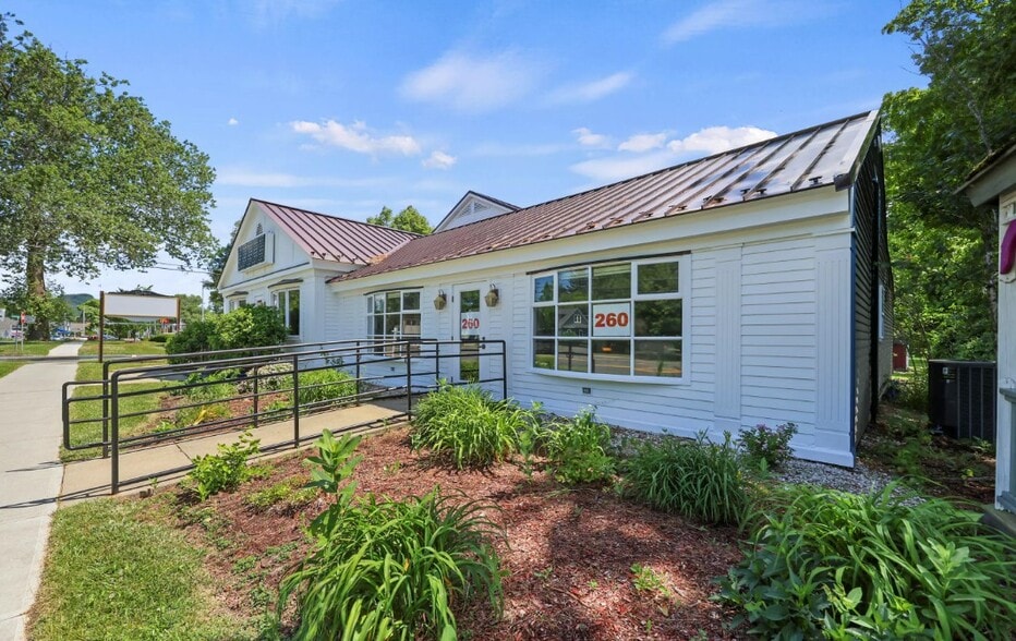 More Photos Of 260 Stockbridge Rd, Great Barrington Freestanding For Lease