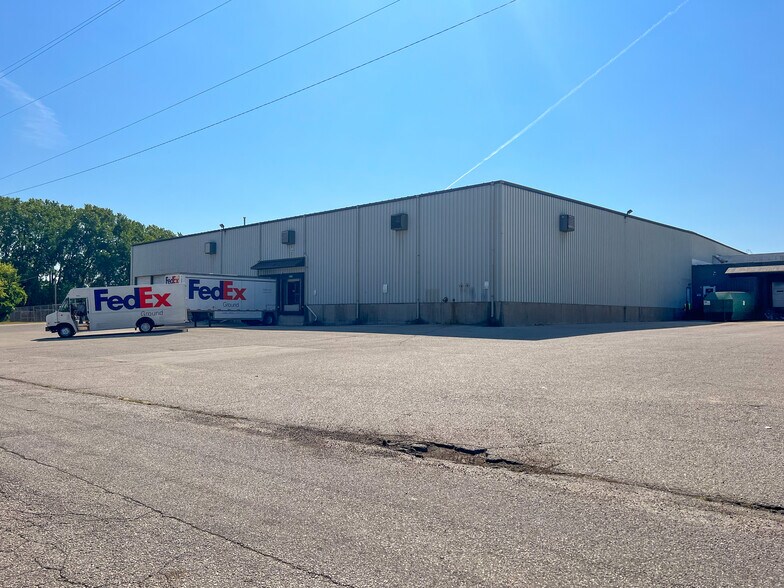 More Photos Of 801-829 Janesville Ave, Fort Atkinson Manufacturing For Sale