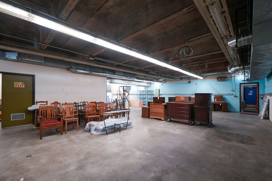 More Photos Of 1555-1557 SE Crystal Lake Dr, Corvallis Warehouse For Lease