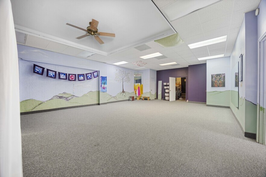 More Photos Of 213 E Woodin Ave, Chelan General Retail For Sale