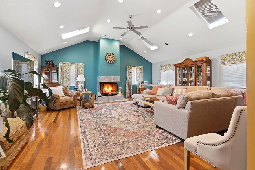 More Photos Of 801 Hughes Dr, Hamilton Office Residential For Sale