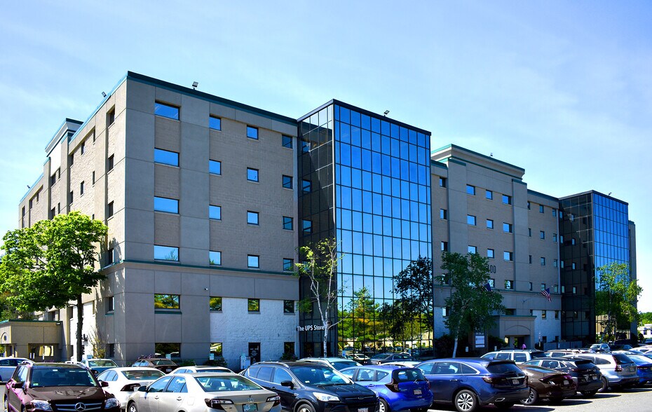 Primary Photo Of 400 W Cummings Park, Woburn Office For Lease