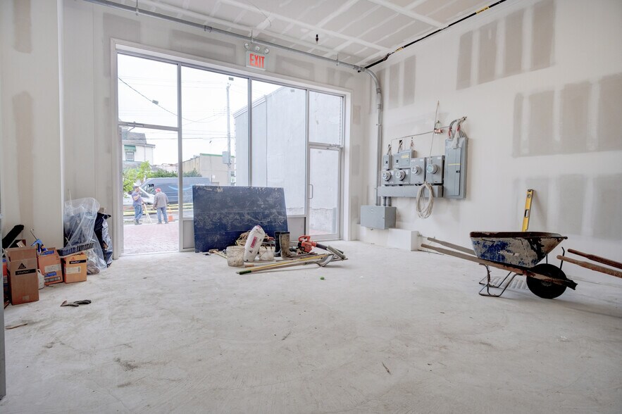 More Photos Of 7813 Metropolitan Ave, Middle Village Storefront Retail Office For Lease