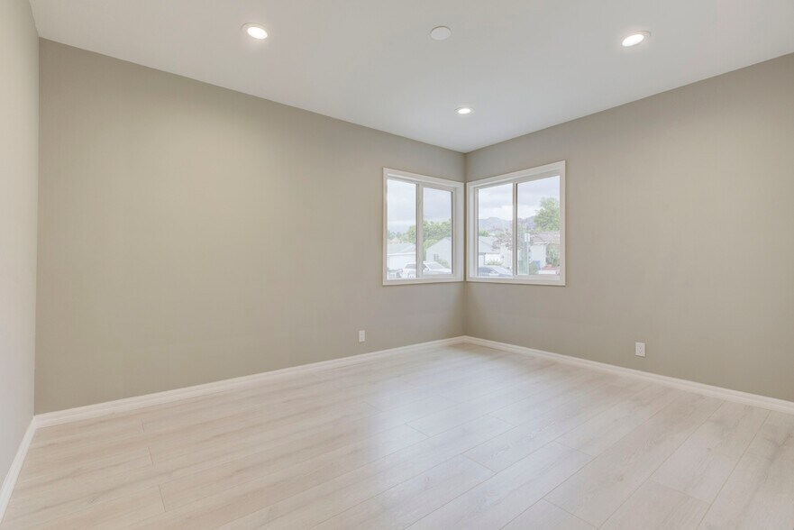 More Photos Of 10935 Nassau Ave, Sunland Multifamily For Sale