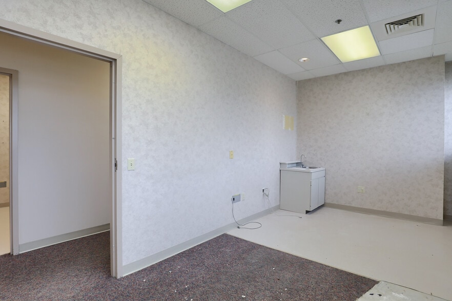 More Photos Of 1991 State Hill Rd, Wyomissing Medical For Lease