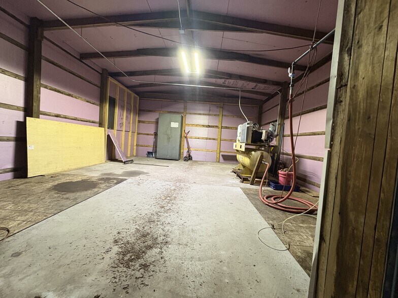 More Photos Of 950 E Melendy St, Ludington Distribution For Lease