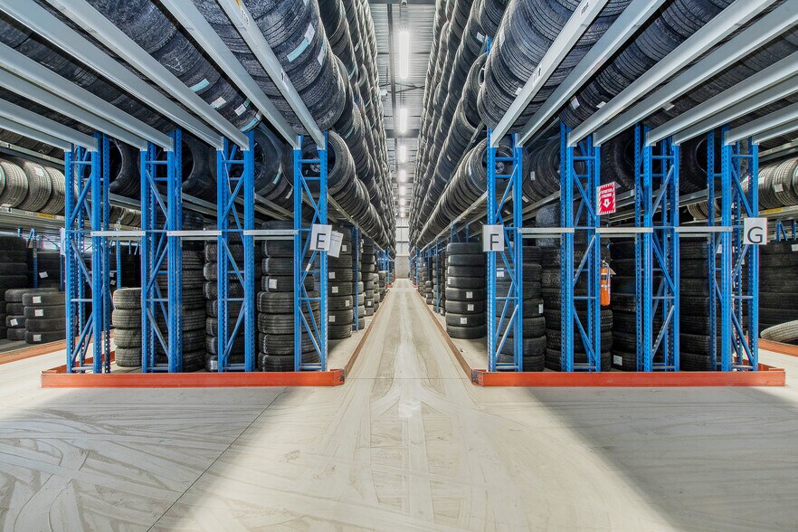 More Photos Of 14410 Rue Rolland-Desjardins, Mirabel Warehouse For Sale