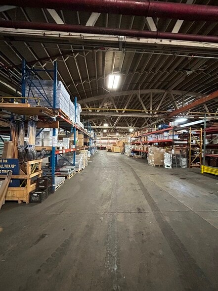 More Photos Of 2950 N Western Ave, Chicago Manufacturing For Lease