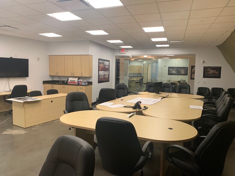 More Photos Of 3063 Outlet Center Dr, Sealy Flex For Sale