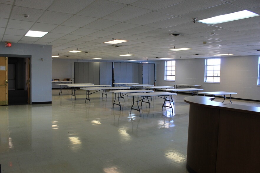 More Photos Of 401 W Poplar St, Elizabethtown Religious Facility For Sale