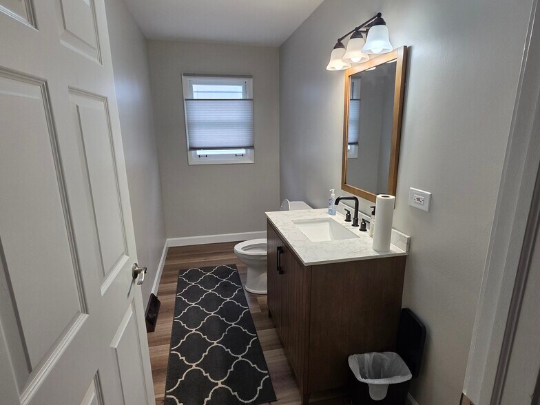 More Photos Of 338 S County Farm Rd, Wheaton Medical For Lease