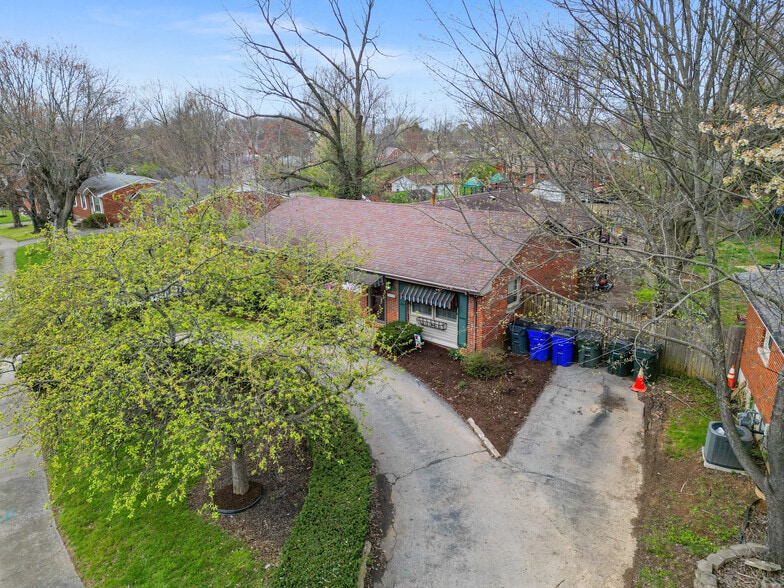More Photos Of 1896 Courtland Dr, Lexington Daycare Center For Sale