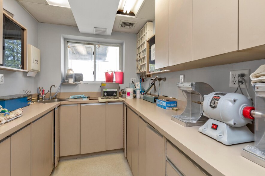 More Photos Of 2461 Merrick Ave, Merrick Medical For Sale