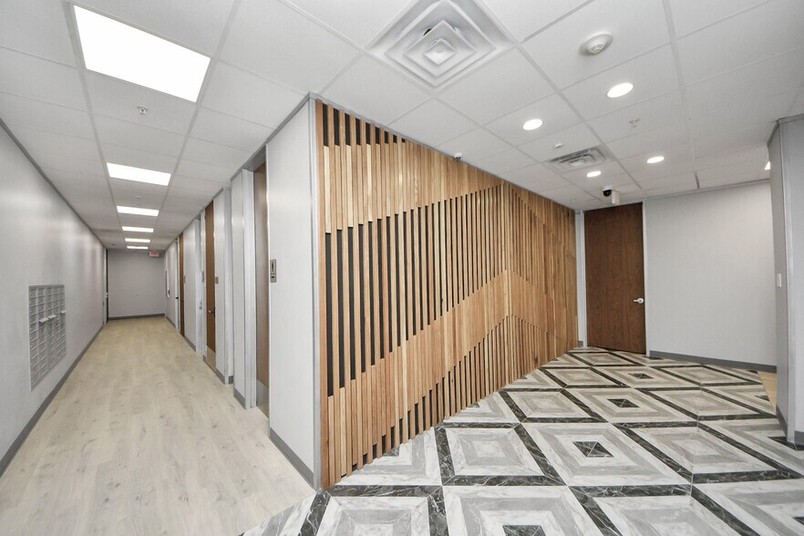 More Photos Of 8554 Katy Fwy, Houston Unknown For Lease