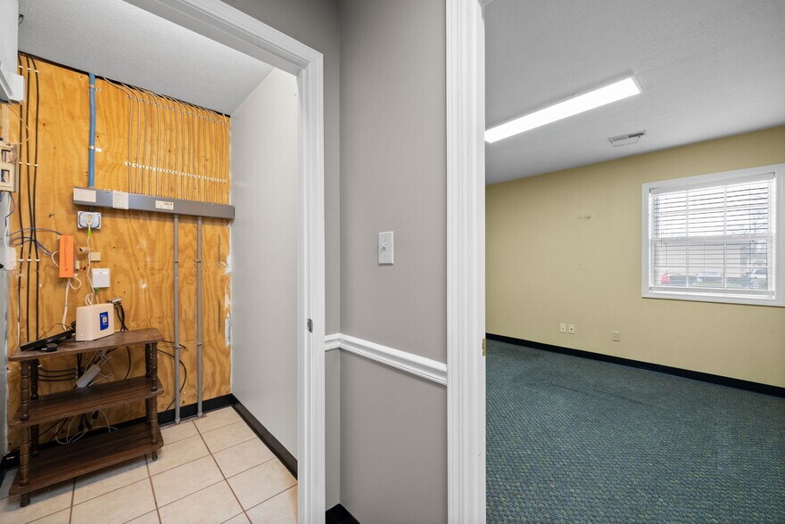 More Photos Of 1799 Alpine Dr, Clarksville Warehouse For Lease