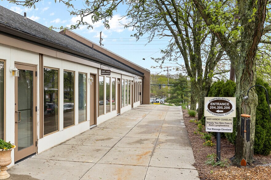 More Photos Of 8180 Brecksville Rd, Brecksville Medical For Lease