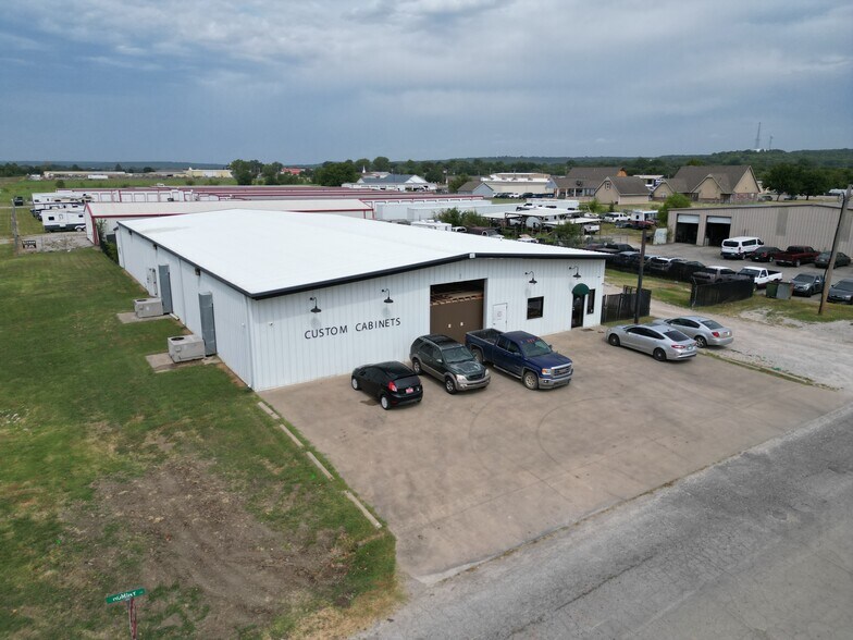 More Photos Of 204 S Hominy Ave, Skiatook Industrial For Sale