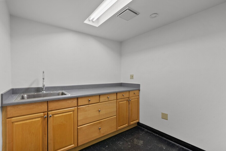 More Photos Of 940 E Main St, Santa Paula Storefront For Lease