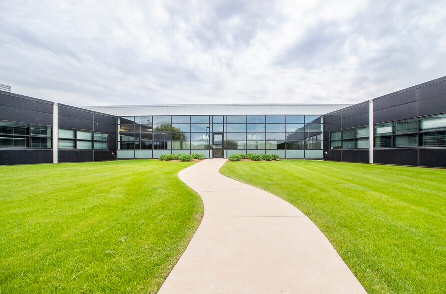 More Photos Of 11002 W Park Pl, Milwaukee Medical For Lease